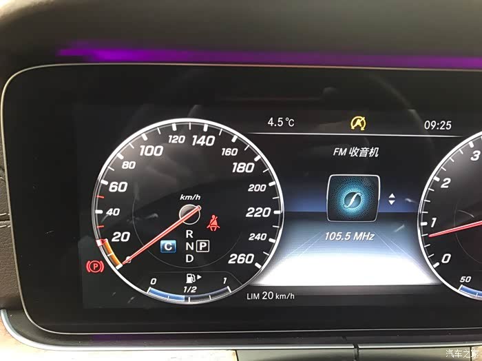 奔驰新e级车速表0-20变成黄色是什么情况
