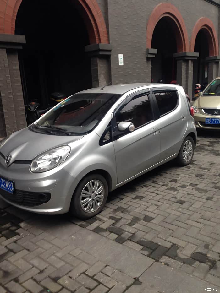 奔奔mini可以改装起亚k2轮毂轮胎吗