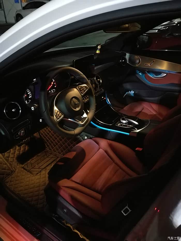 白外红内,骚气.前排空间 氛围灯