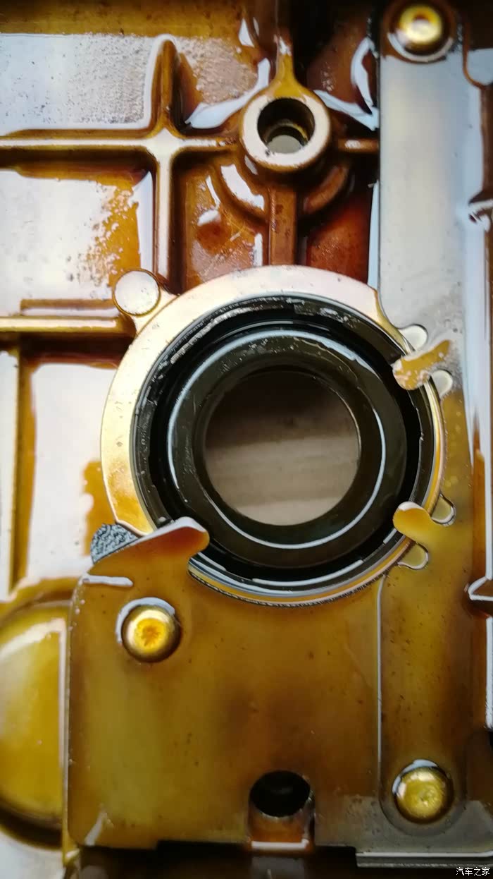 火花塞筒油封老化破损