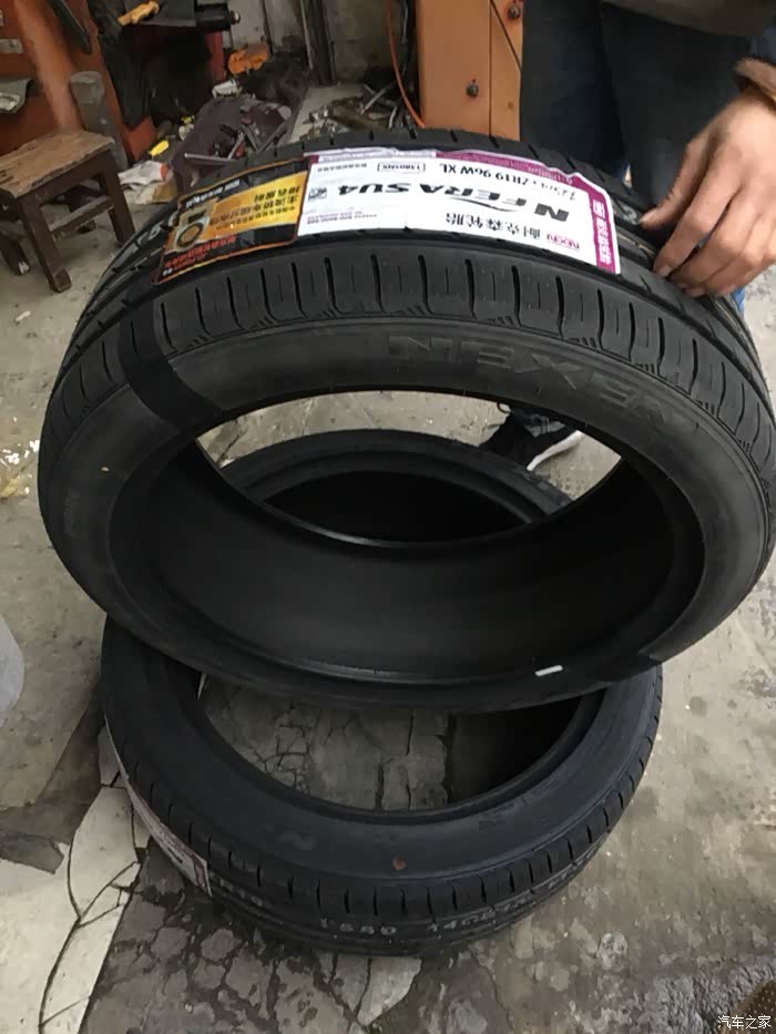 14款2.5尊崇换轮胎了!耐克森.
