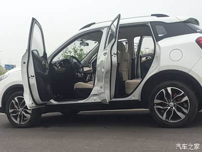 街拍白色小三_北汽昌河q35论坛_手机汽车之家