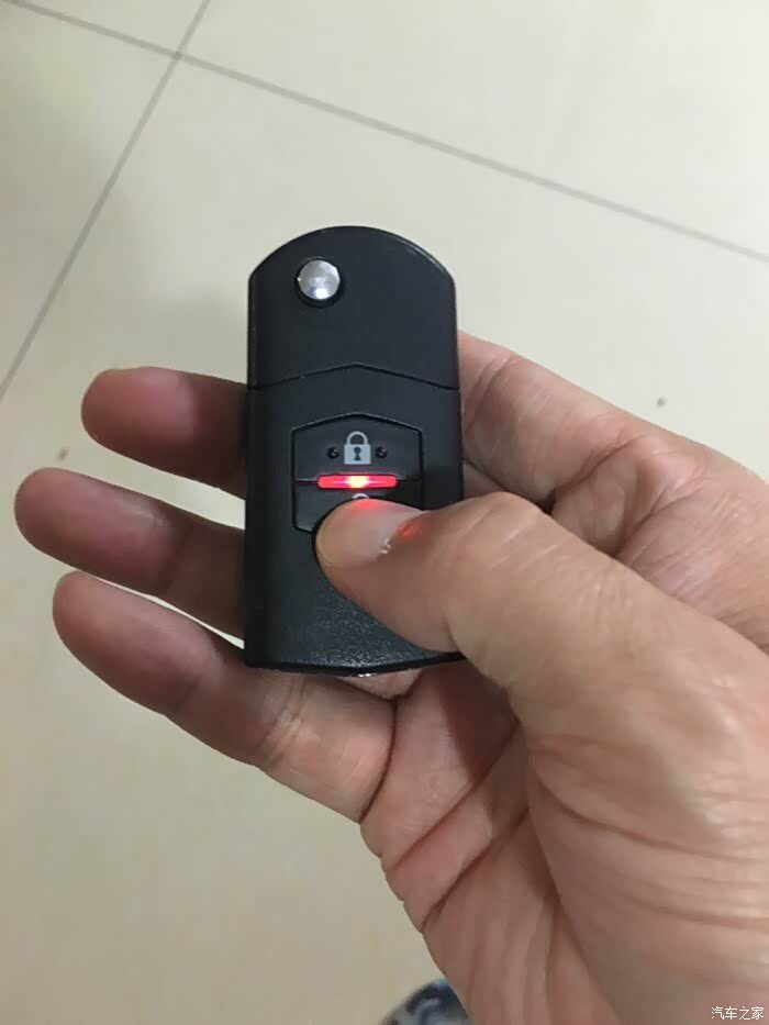 【图】老马六遥控钥匙的显示颜色_马自达6论坛_汽车之家论坛