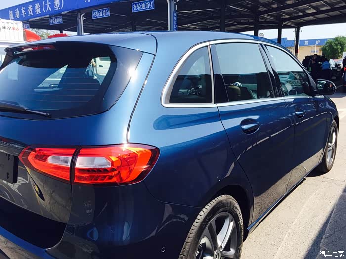 327 | 回复: 5 奔驰b级论坛 谁有21款水洗蓝颜色的?