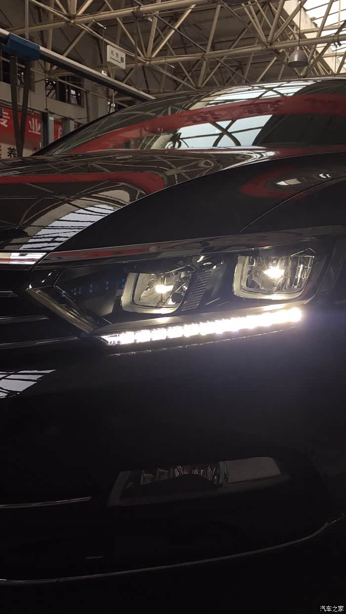 日间行车灯这个情况正常吗?330豪华