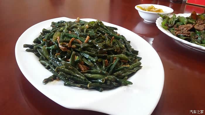 哈哈,傍晚归来,品尝富裕县美食,很错.