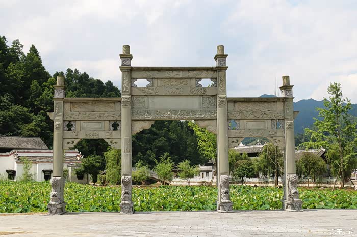 来到令公祠门口.