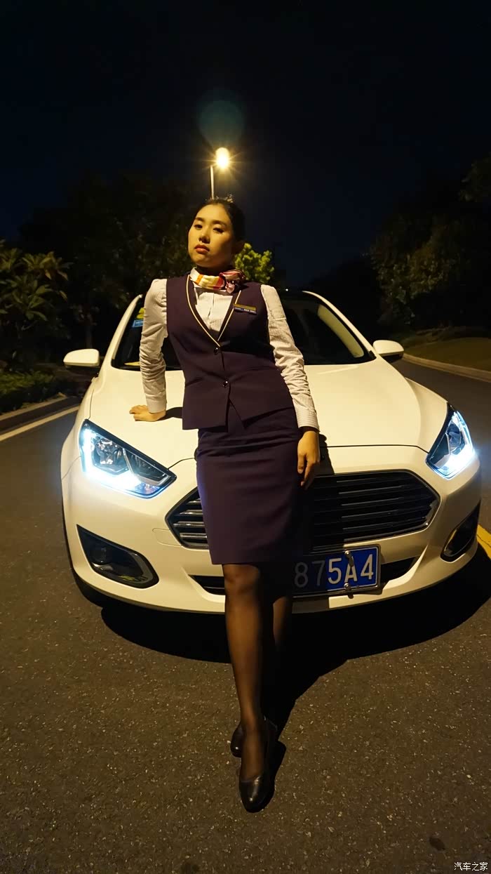 媳妇儿当车模午夜制服诱惑