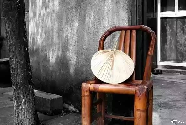 蒲扇,一张凉席,是夏日睡觉的标配; 一个躺椅,一瓶汽水,是门口乘凉吹牛