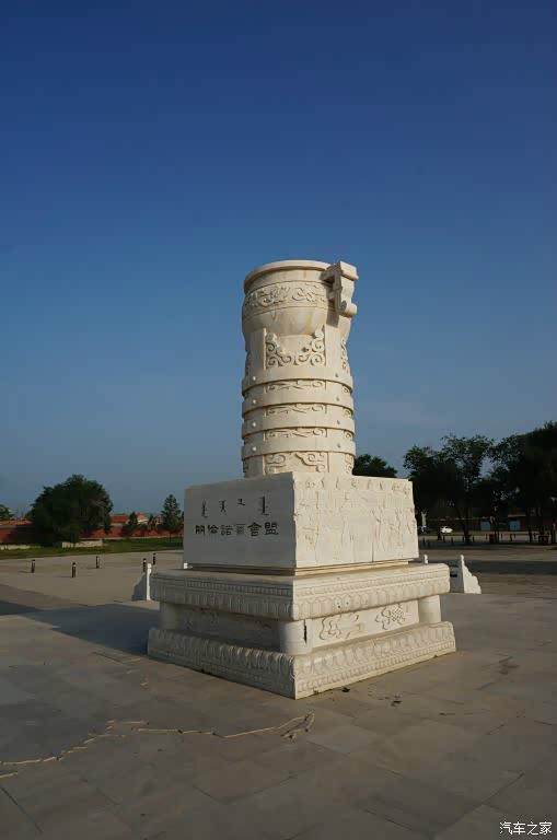 多伦会盟纪念碑,这是前些年多伦县建的.