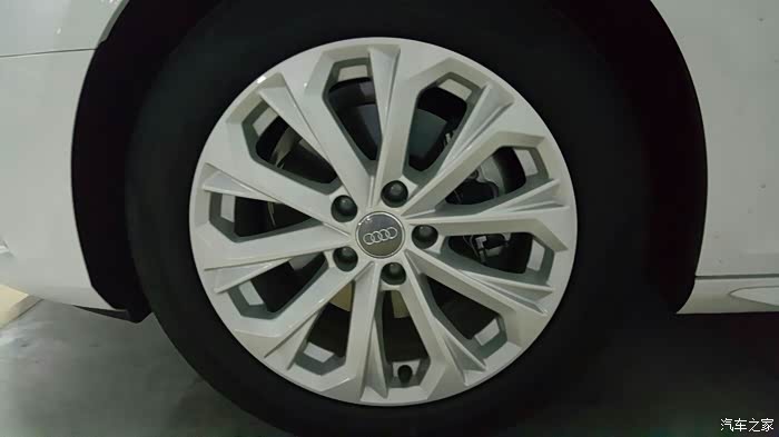 2017奥迪a4l原装新17寸10幅轮毂,有没有人要?