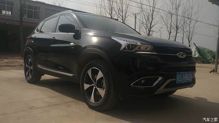 黑色瑞虎7白雪覆盖下的幽怨犀利唯美