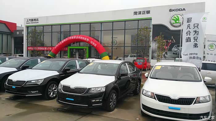 我们这里有俩四s店了,这家是新开的,各方面配置的都不错.