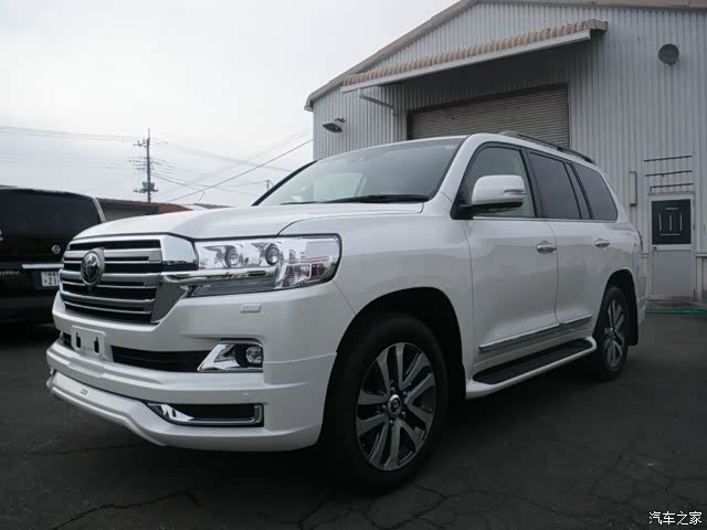 2016款兰德酷路泽37日规新陆巡4600白色外观米色内饰