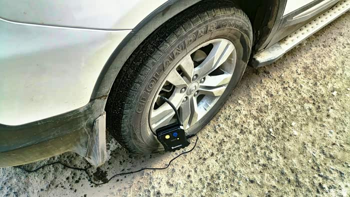 吉林市cs七五车友会033给我爱车轮胎补气