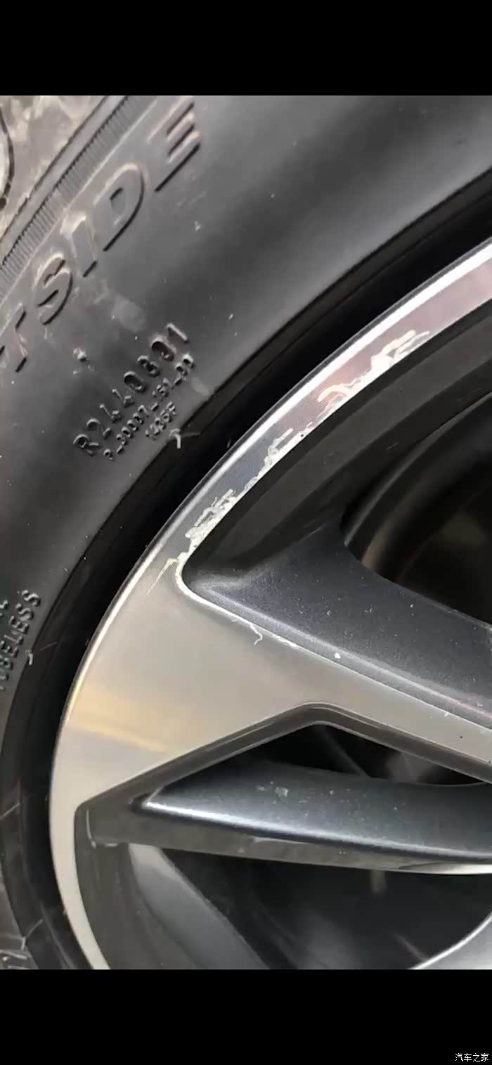 2018款刀锋拉丝轮毂出现氧化白班,请问这是通病吗?借用论坛的图片?
