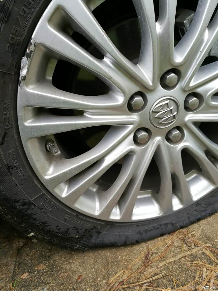 【图】爆胎了……_英朗论坛_汽车之家论坛