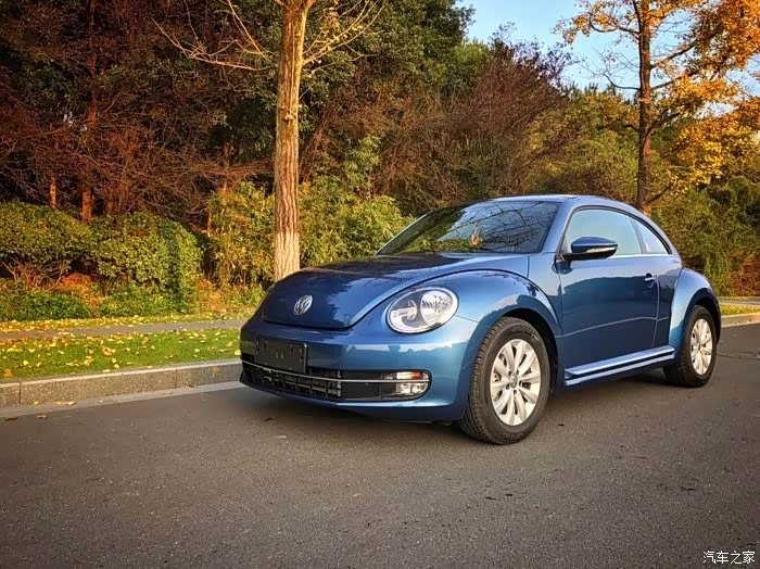 求2017款甲壳虫织锦蓝和石磨蓝实车照片