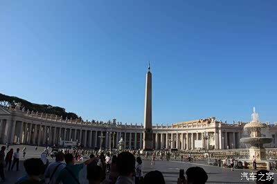 一个石墩   好吧有路但我跨石墩了    嘎嘎   来到了著名的圣保罗广场