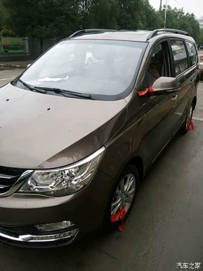 宝骏730 2016款1.5手豪 大漠金提车作业