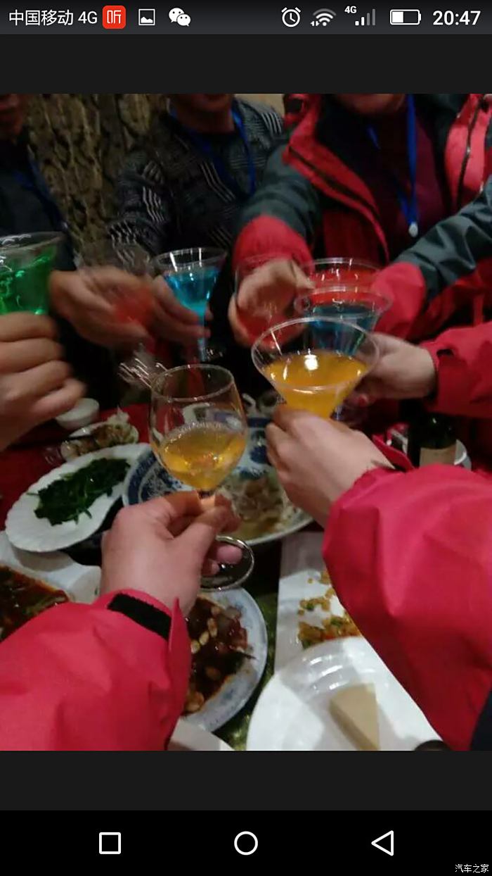 來!兄弟們在乾一杯!