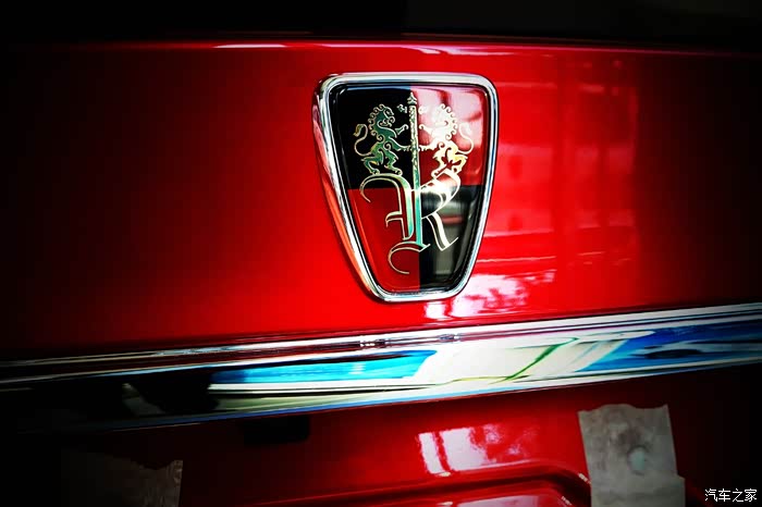 最喜欢国产车中荣威的车标,满满的中国元素,却又不失豪车车标的既视感