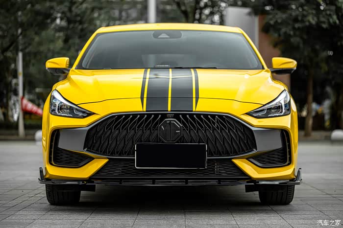 旗舰黄色名爵5 自己设计的拉花简单小改!