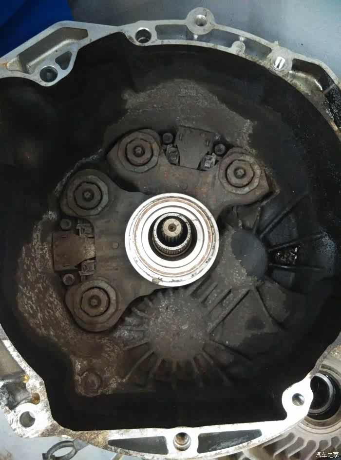 新福克斯变速箱生锈厂家说进水啦投诉无门