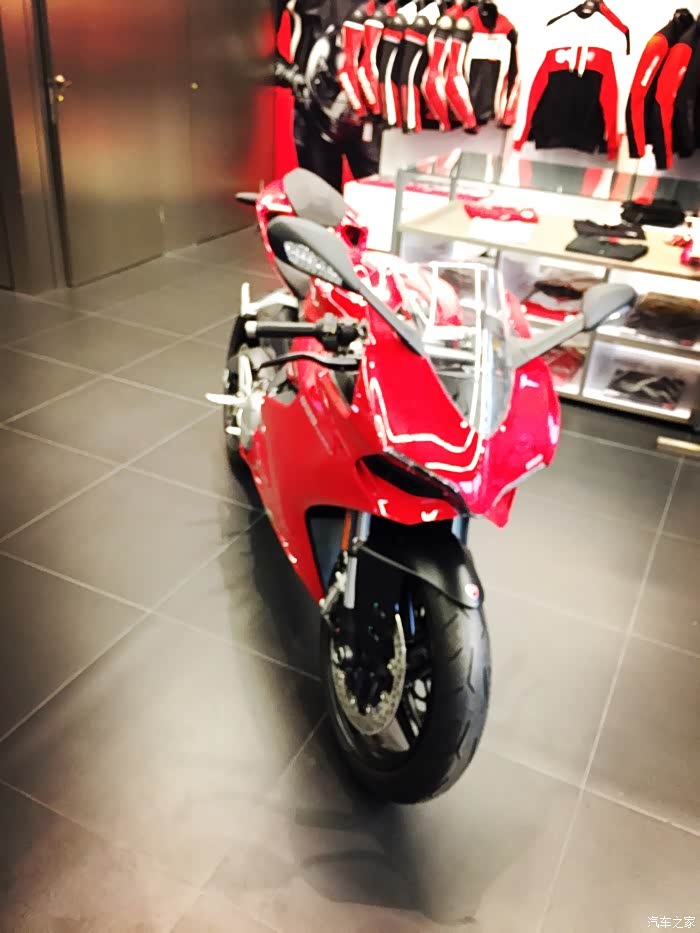 实拍上海哈雷杜卡迪