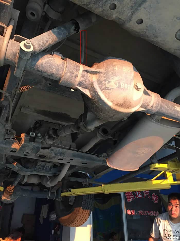 哪位朋友能帮忙拍张后桥排气管的照片?谢谢