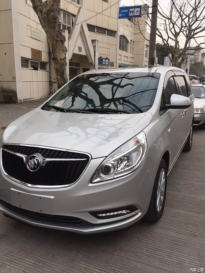 银色商旅车多图,给那些还在为颜色纠结的朋友一个参考_别克gl8论坛