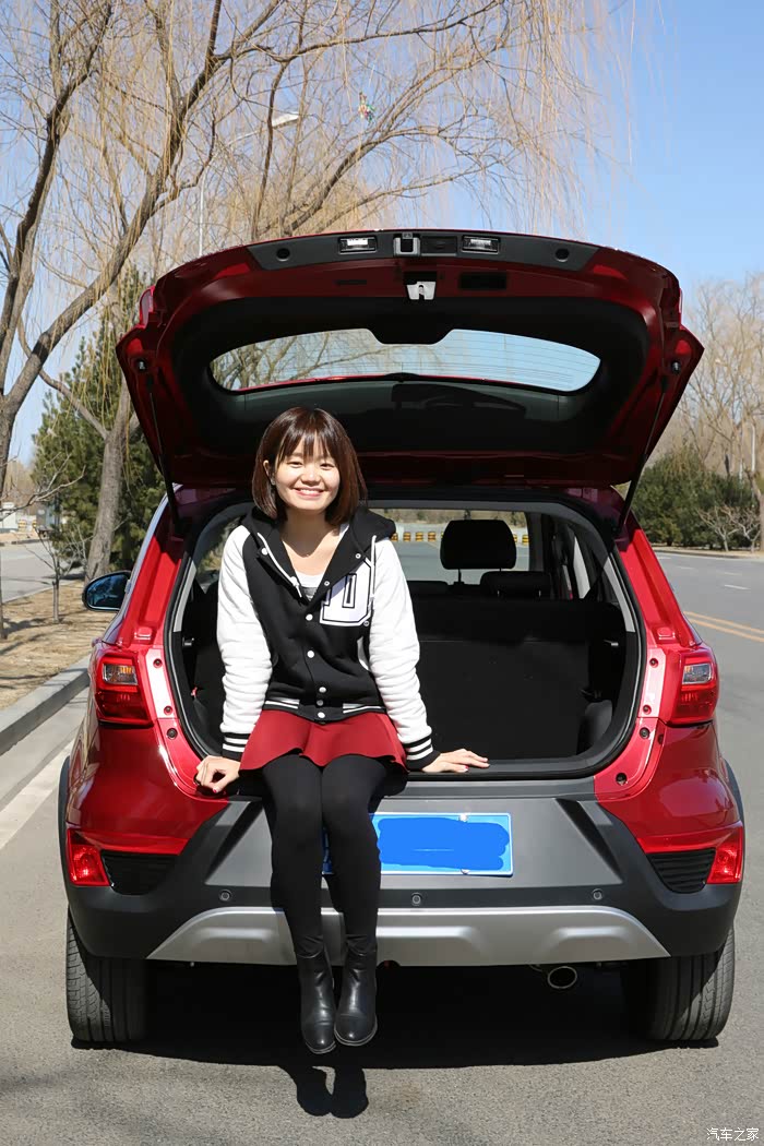 可爱媳妇当车模(申精)