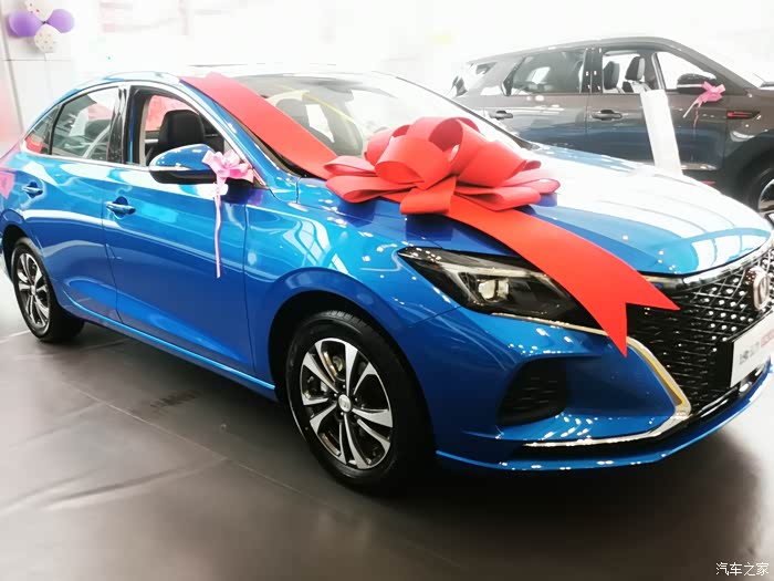 蓝色的逸动plus蓝鲸版,高颜值,配置,高性能的家用轿车!