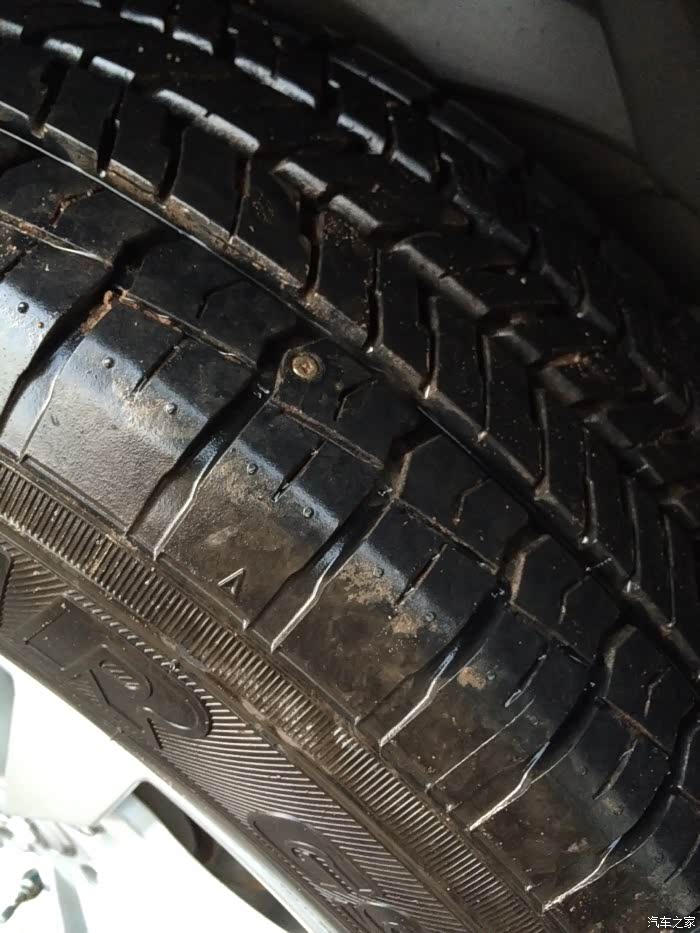 轮胎扎个个小钉子,需要去补胎吗?