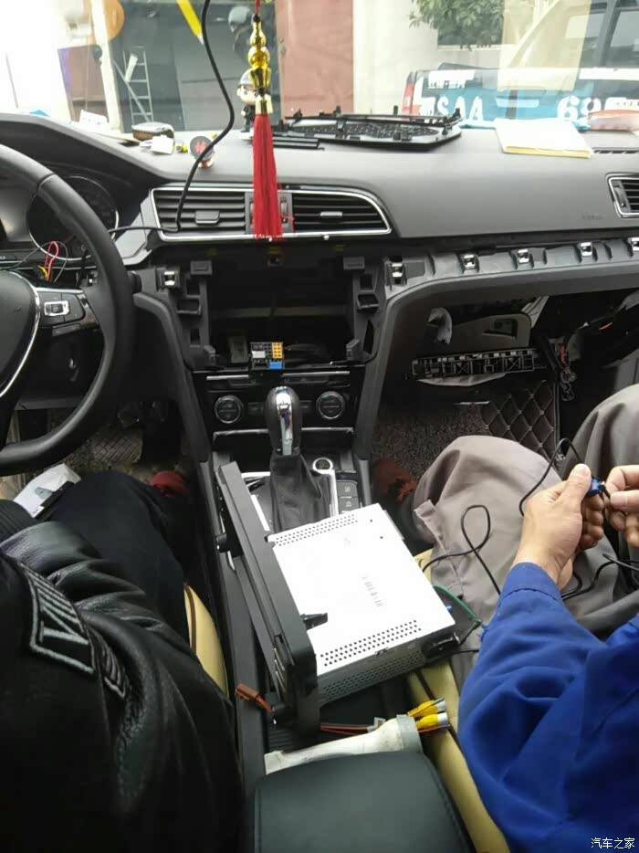 入手德众尚杰全新一代mib汽车多媒升级改装凌渡8寸中控大屏