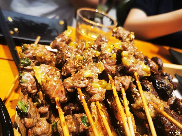 夏日好友聚餐,t5 evo陪我打卡网红烧烤店撸串走起