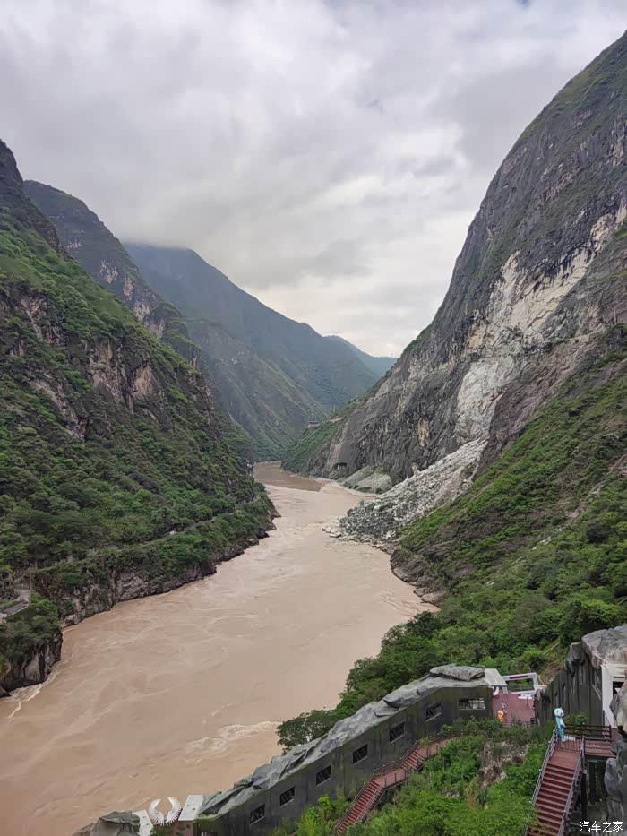 自驾我的爱车游虎跳峡景区