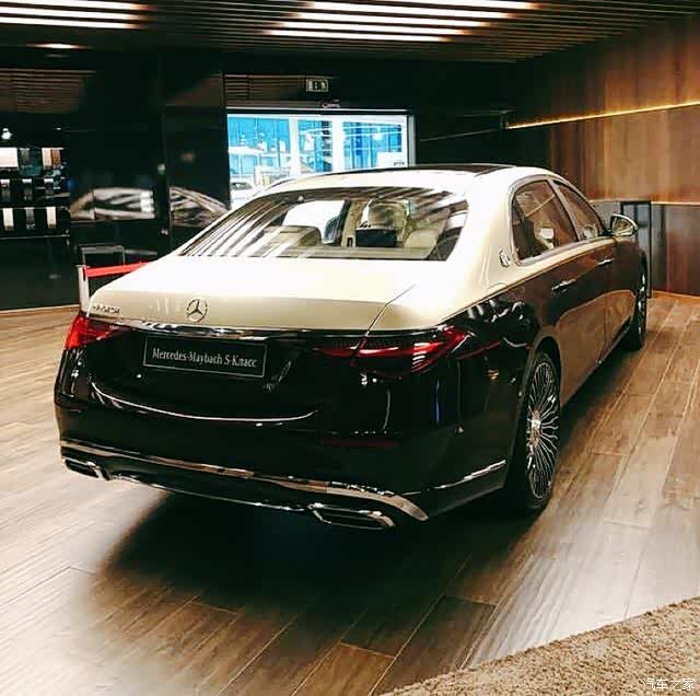 迈巴赫s实车,外观采用了双拼色车漆涂装尽显高端的奢华气质
