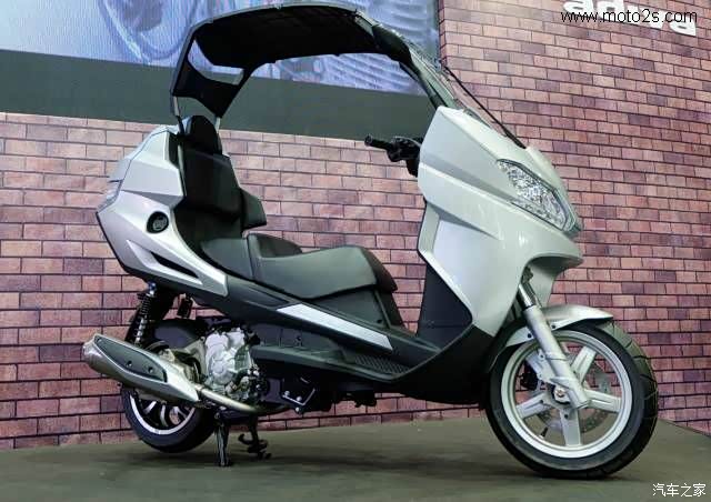 望江和aviva全面合作展出400cc倒三轮踏板ad3brtxton复古车