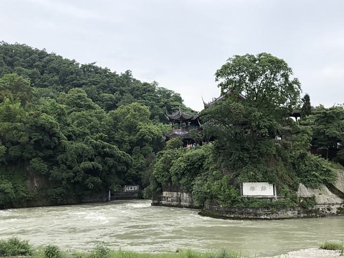 來到川川吃串串,一路趕到都江堰