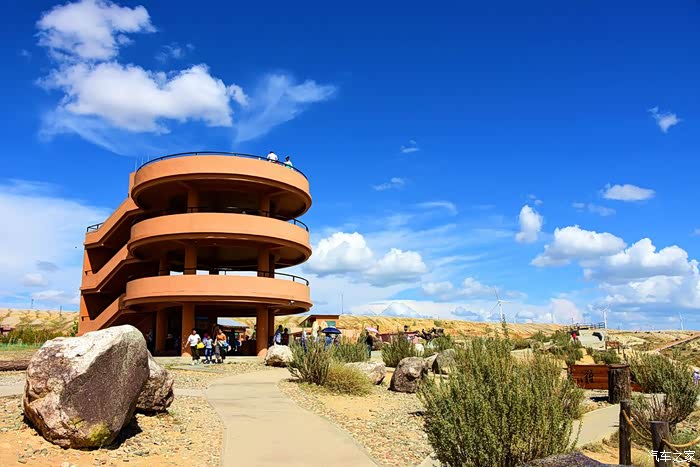 进门首先看到这个观景台.