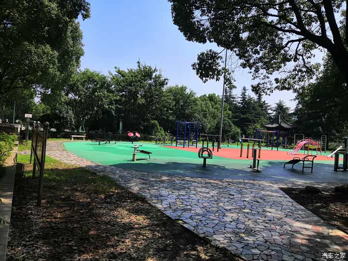 丰富暑假生活带孩子游玩向阳公园