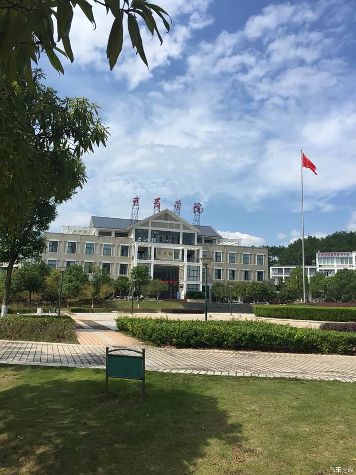 武夷学院离风景区近,也我们的落脚点.