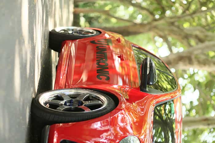 激情与青春并进山东低势力大红色高尔夫mk6改装show