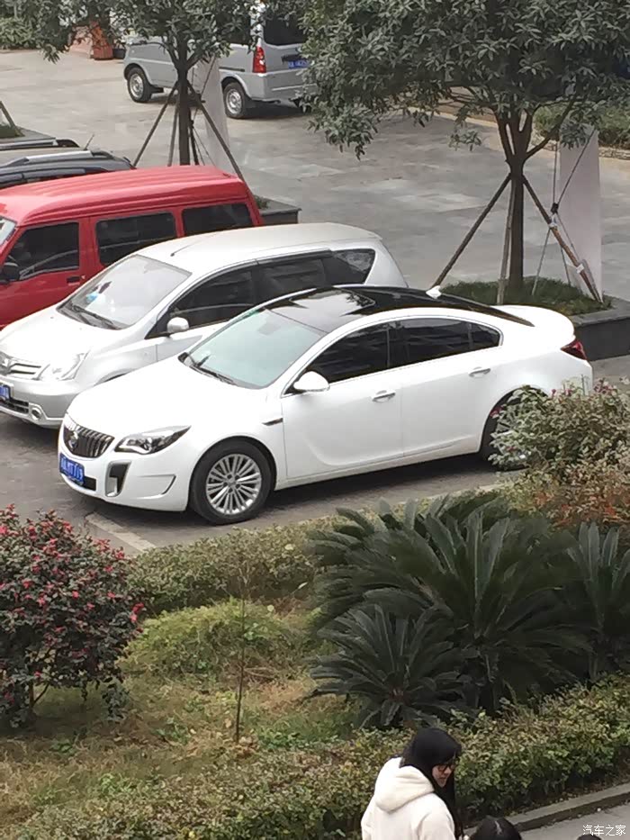 给车子贴个黑顶膜要多少钱呢,大神说下啊