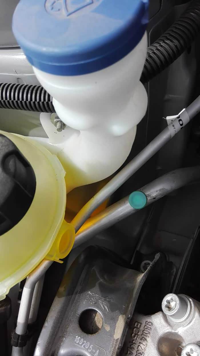 新车不到一星期不喷玻璃水了