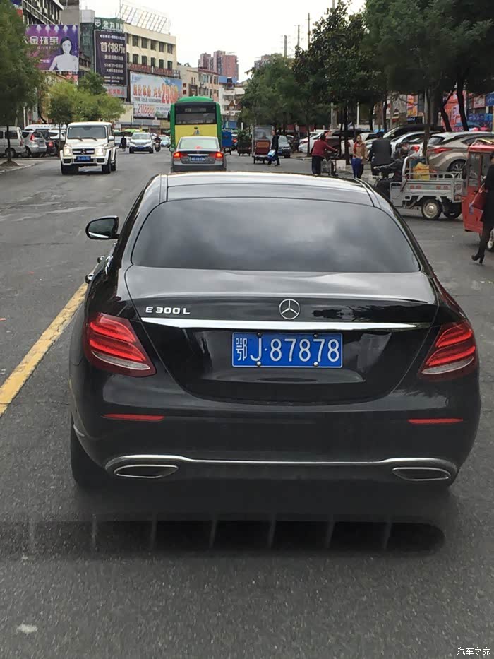 偶遇新e车牌不错