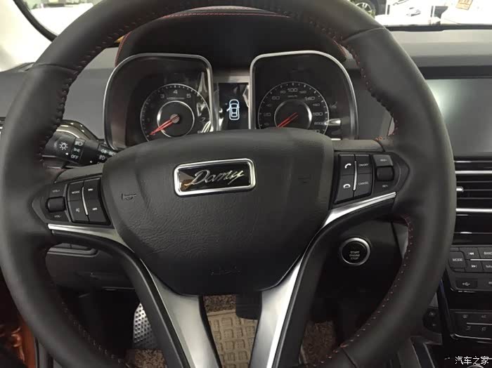 去众泰大迈店里看个车