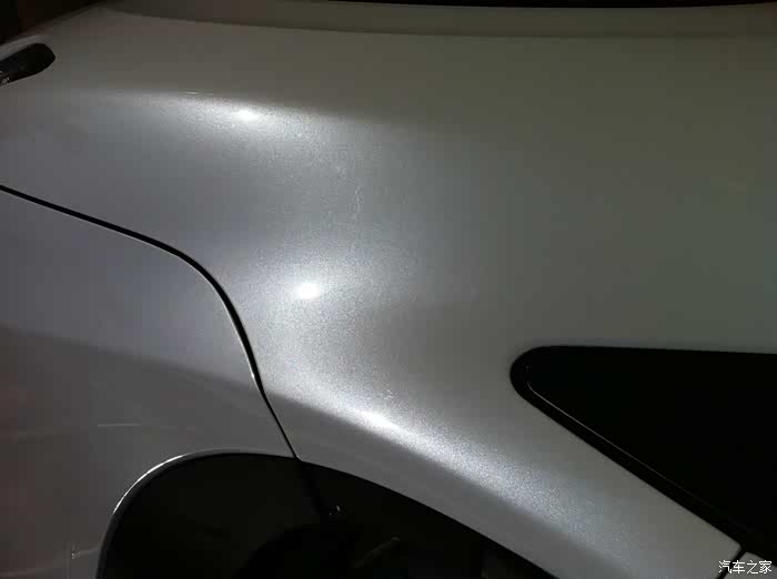 看看看2016款珍珠白金属漆和2014款塔夫绸白的区别