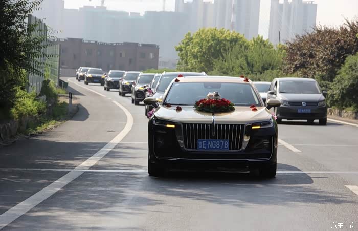 红旗车队出行的快乐